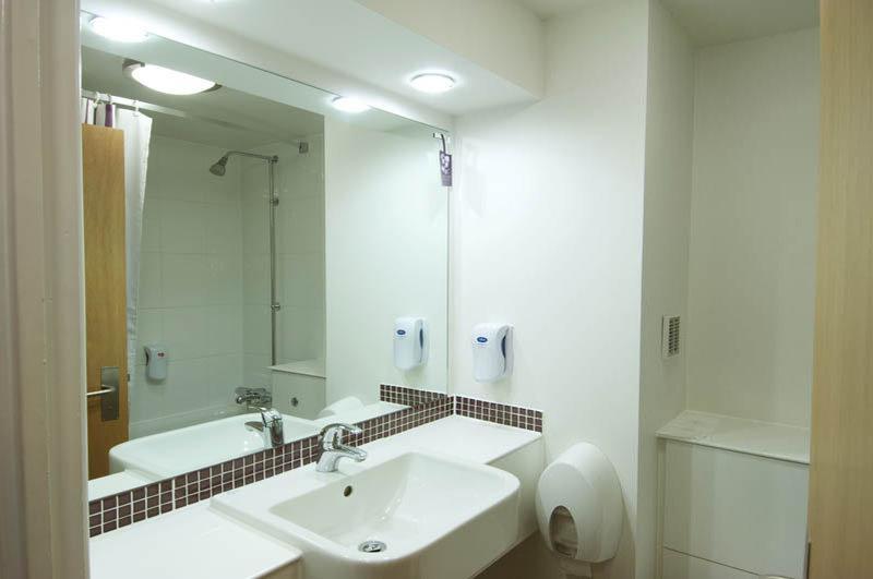 Premier Inn London Croydon West - Purley A23 ภายนอก รูปภาพ