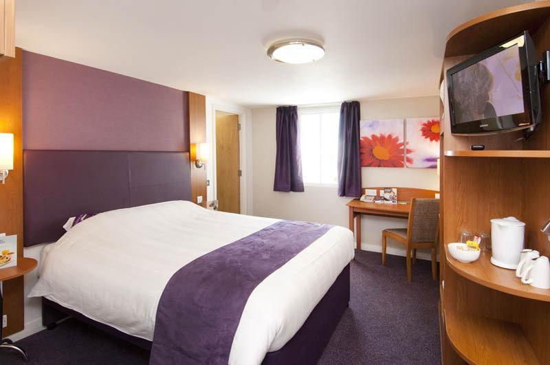 Premier Inn London Croydon West - Purley A23 ภายนอก รูปภาพ