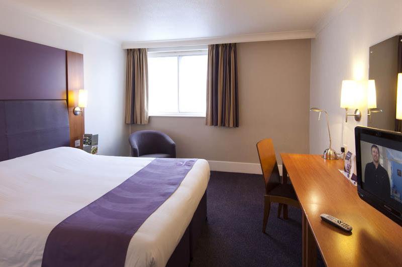 Premier Inn London Croydon West - Purley A23 ภายนอก รูปภาพ