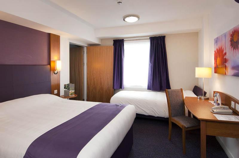 Premier Inn London Croydon West - Purley A23 ภายนอก รูปภาพ