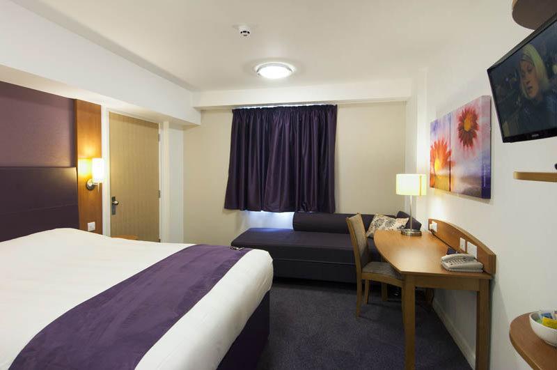 Premier Inn London Croydon West - Purley A23 ภายนอก รูปภาพ